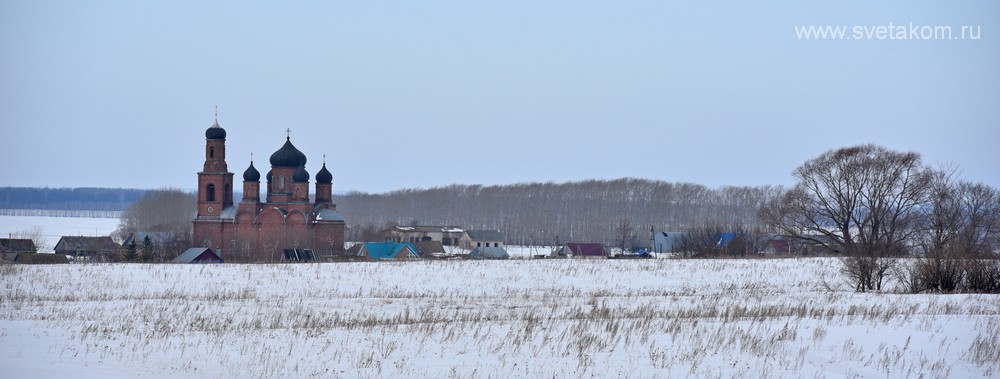 Село Андреевка Аургазинского района. Скорбященская церковь вид с трассы